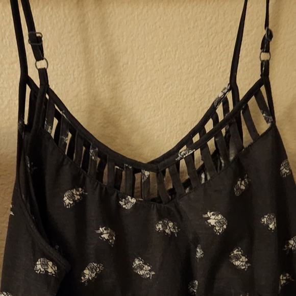 Mudd Spaghetti Strap Sleeveless navy Blue Floral Blouse in Size Large - Picture 5 of 5